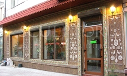 Fasada kawiarni w ukraińskim stylu